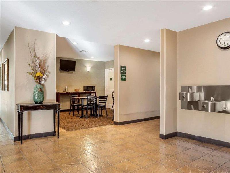 Quality & Wine Country Hotel