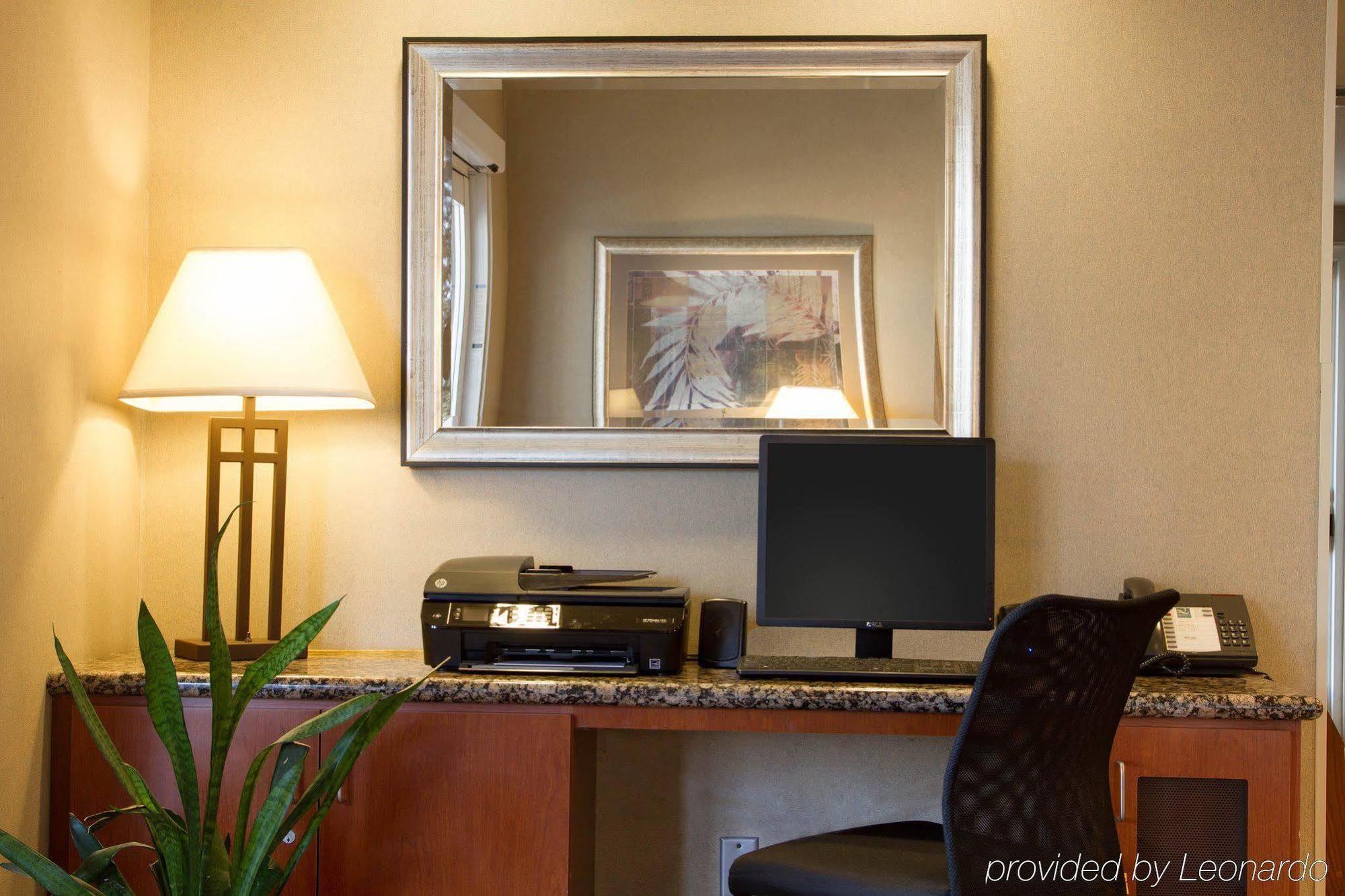 Quality & Wine Country Hotel